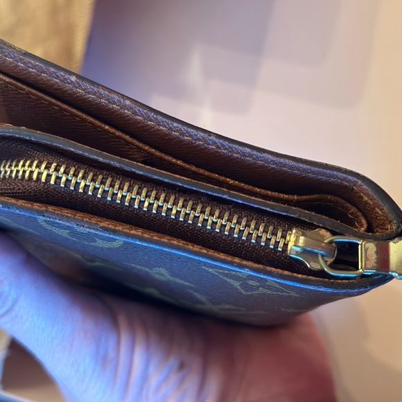 LV Brown Wallet - Picture 4 of 4